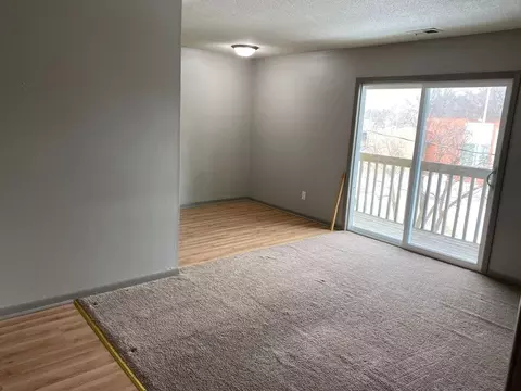900 Elder Ln, Des Moines, IA 50315