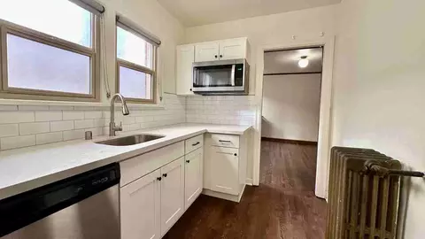 5234 University Way NE, Seattle, WA 98105