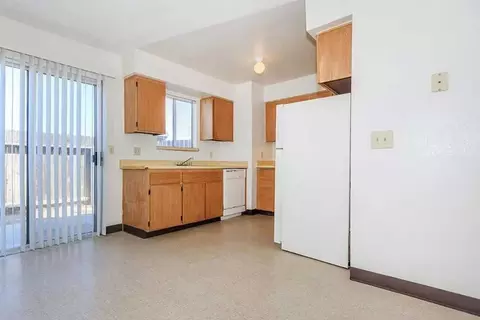 333 E Cinnamon Dr, Lemoore, CA 93245