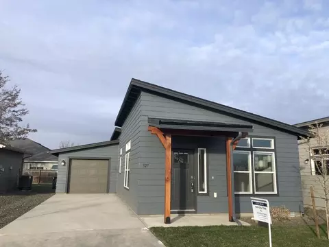 Avery St, Walla Walla, WA 99362