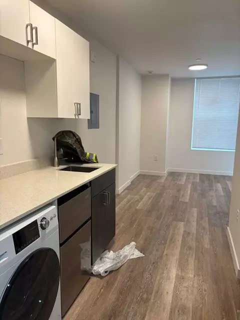3050 SW Avalon Way, Seattle, WA 98126