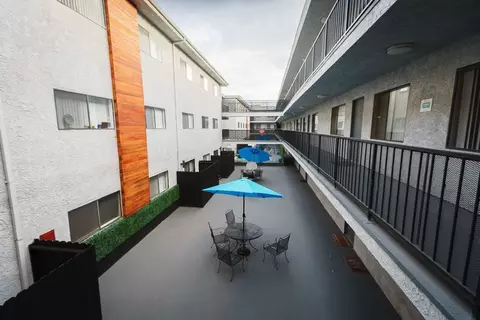 951 S Oxford Ave, Los Angeles, CA 90006