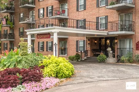 55 S Gore Ave, Webster Groves, MO 63119
