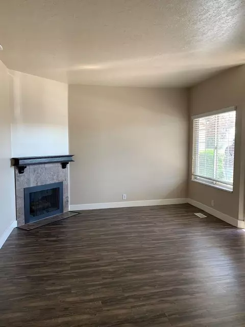 6140 S Vine Park Dr, Murray, UT 84121
