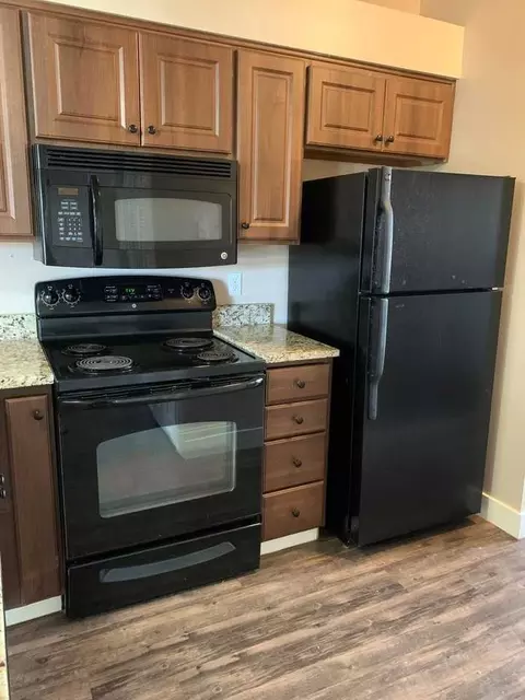 6140 S Vine Park Dr, Murray, UT 84121