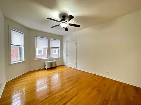 1900 W Farwell Ave, Chicago, IL 60626