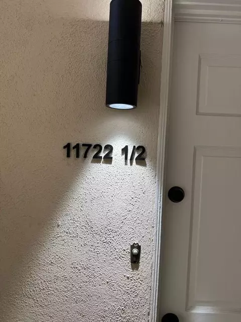 11722 Riverside Dr, Valley Village, CA 91607