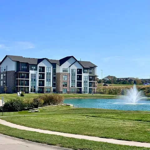 501 N 186th Plz, Elkhorn, NE 68022