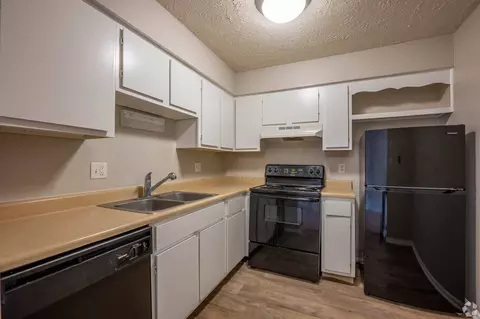 8444 Rothbury Dr, Indianapolis, IN 46260 photo 3