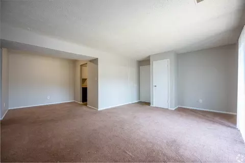 8444 Rothbury Dr, Indianapolis, IN 46260 photo 9