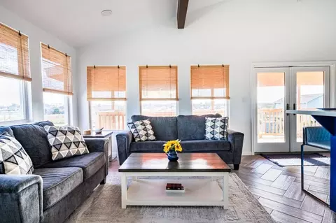 920 17th St, Port Bolivar, TX 77650