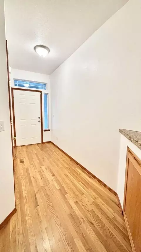 512 S Nebraska St, Portland, OR 97239