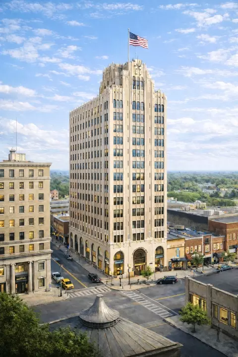 28 N Saginaw St, Pontiac, MI 48342