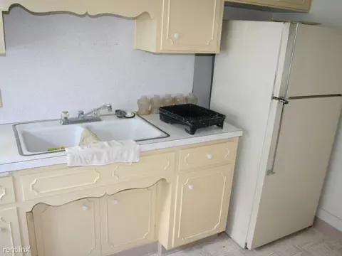 950 N Main St, Rockford, IL 61103 photo 3