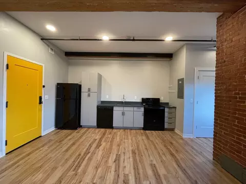 252 Willow St, Manchester, NH 03103