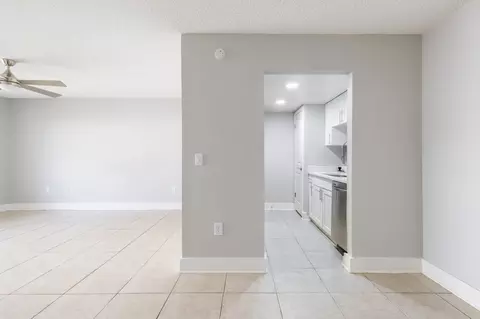 8024 Hidden River Dr, Tampa, FL 33617 photo 119