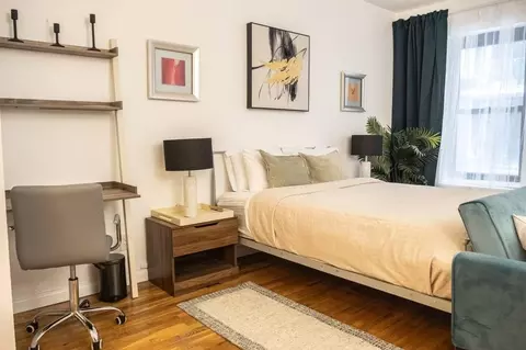 E 95th St, New York, NY 10128