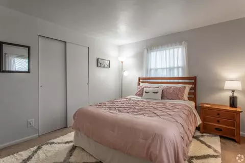 165 W Funderburg Rd, Fairborn, OH 45324