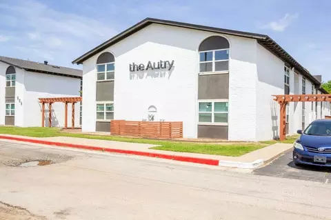 917 24th Ave SW, Norman, OK 73069