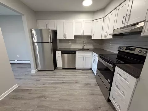 64 Avonwood Rd, Avon, CT 06001