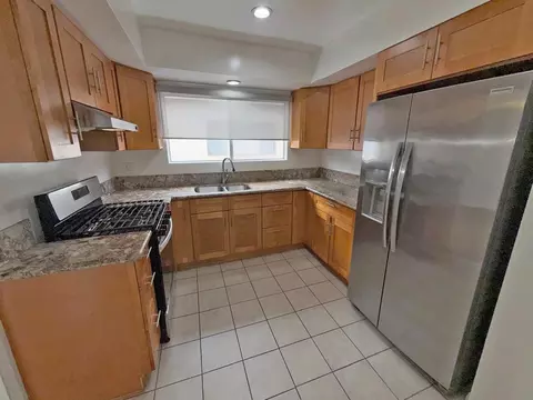 1974 S Garth Ave, Los Angeles, CA 90034