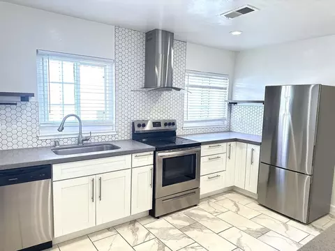 2125 Santa Clara Ave, Alameda, CA 94501