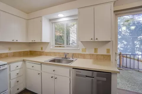 3530 SW Beaverton Hillsdale Hwy, Portland, OR 97221