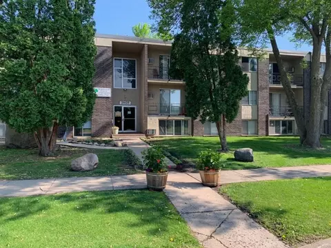 3809 Sibley St, Burnsville, MN 55337