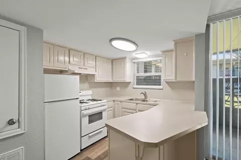 102 Strand St, Galveston, TX 77550