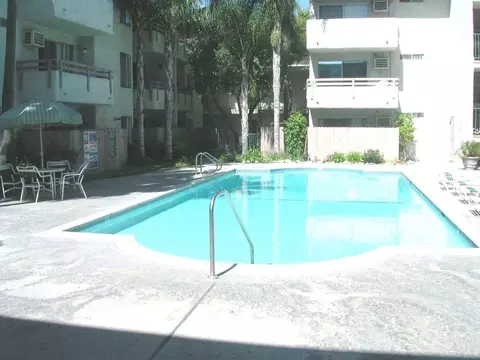 20355 Sherman Way, Los Angeles, CA 91306