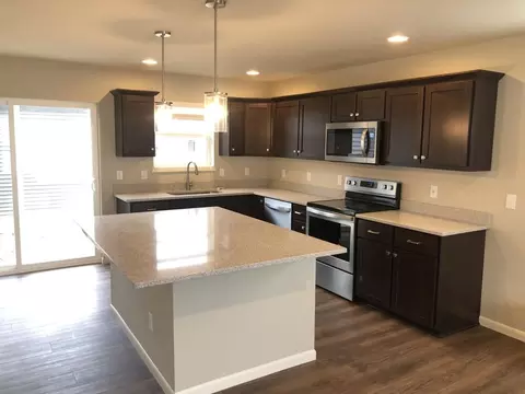 1085 Okeeffe Ave, Sun Prairie, WI 53590