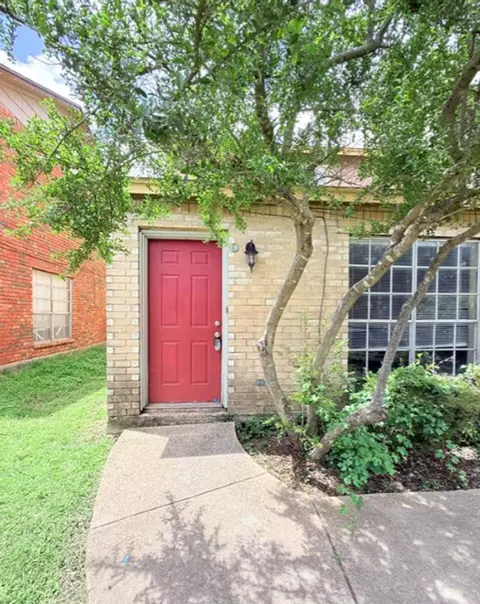 512 Rita Ln, Arlington, TX 76014