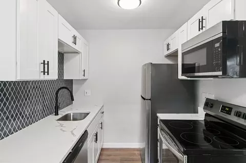 3023 W 13 Mile Rd, Royal Oak, MI 48073