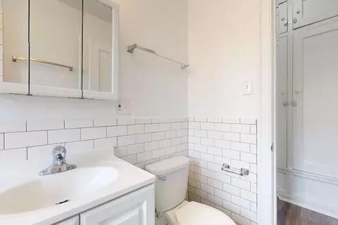 5242 S Hyde Park Blvd, Chicago, IL 60615