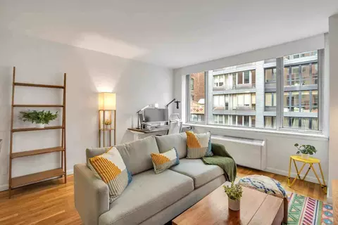 W 21st St, New York, NY 10011