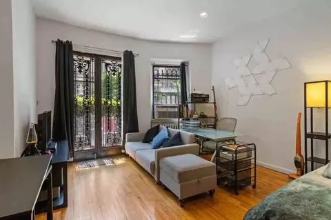 200 E 11th St, New York, NY 10003