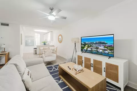 1015 Spanish River Rd, Boca Raton, FL 33432