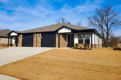 1707 Montclair Ave, Siloam Springs, AR 72761