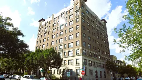 808 12 W Junior Ter, Chicago, IL 60613