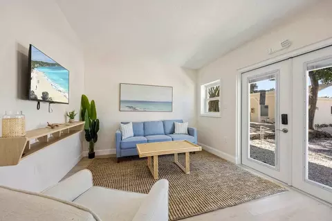 637 S Orlando Ave, Cocoa Beach, FL 32931