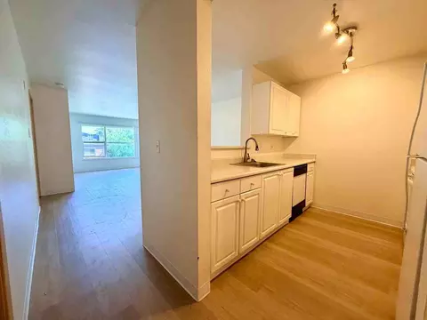 3230 Eastlake Ave E, Seattle, WA 98102