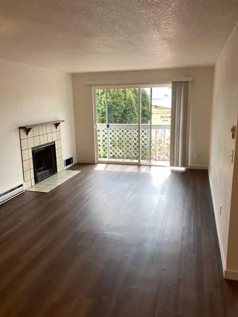912 N 96th St, Seattle, WA 98103