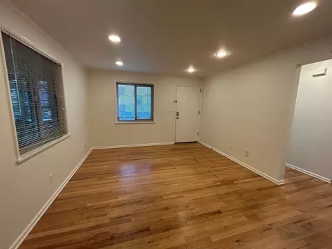 8353 16th Ave NW, Seattle, WA 98117