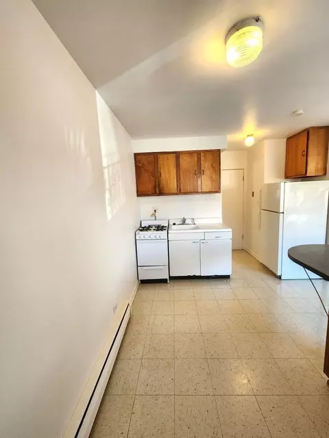 2112 S 17th Ave, Broadview, IL 60155