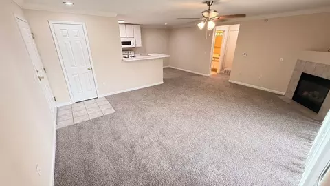 Hillsborough Dr, Omaha, NE 68164