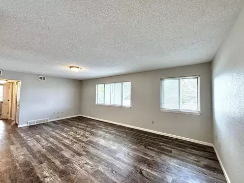 4323 N Division St, Davenport, IA 52806