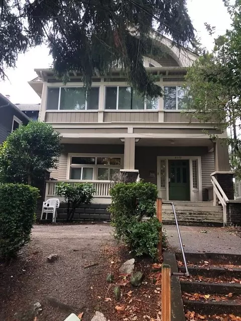 5015 17th Ave NE, Seattle, WA 98105
