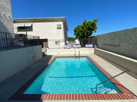 18550 Vincennes St, Los Angeles, CA 91324