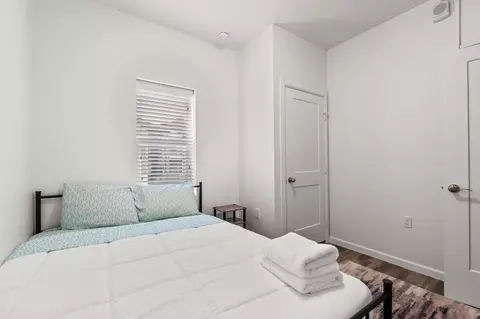 911 W 22nd St, Austin, TX 78705 photo 12