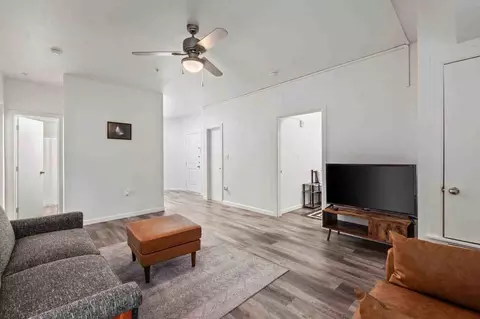 911 W 22nd St, Austin, TX 78705 photo 3